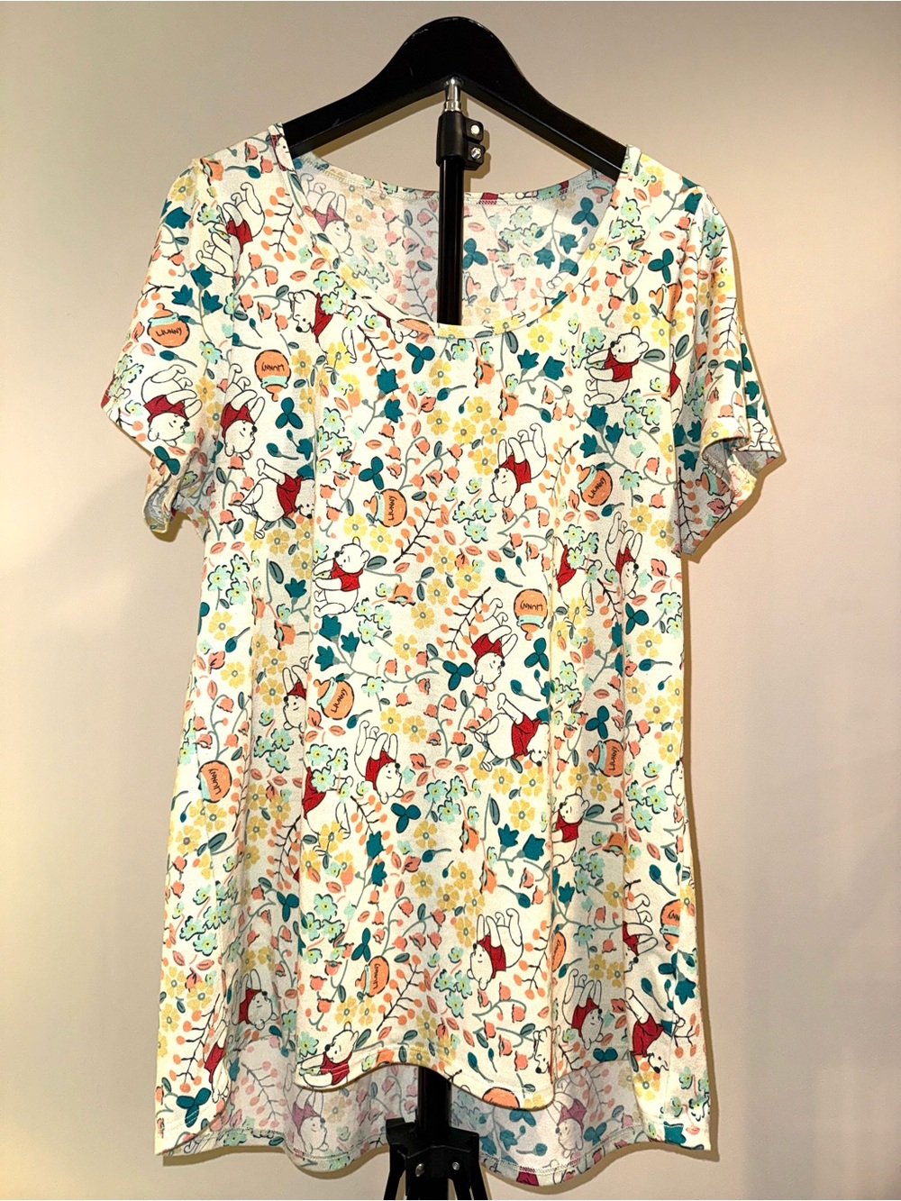 LuLaRoe Disney Collection Classic Tee w/ a Winnie the Pooh floral print, sz L